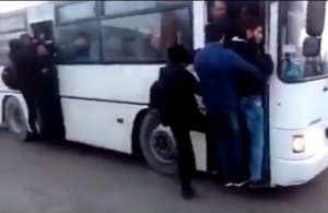 Bakıda avtobus biabırçılığı: “Saxlamayanda da sürücünü döyürlər”
