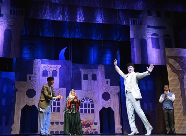 Musiqili Teatrda “Arşın mal alan” tamaşası nümayiş olunub Musiqili Teatrda “Arşın mal alan” tamaşası nümayiş olunub