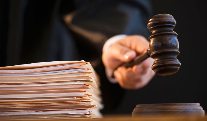 Deputatın qardaşı oğlu məhkəmə zalından azadlığa buraxıldı