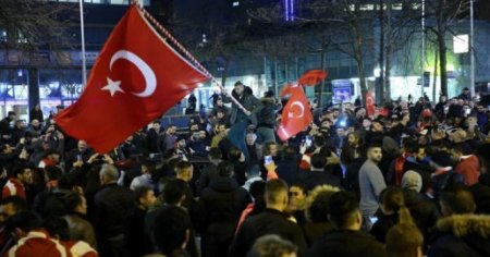 Hollandiya böhranı ilə bağlı Türkiyəyə sürpriz ölkədən dəstək gəldi