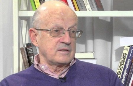 Rus ekspert: "Lukaşenko 25 ildir ki, Kremllə oyun oynayır"
