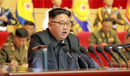 Makkeyn Kim Çen Inı "gombul gicbəsər uşaq" adlandırıb