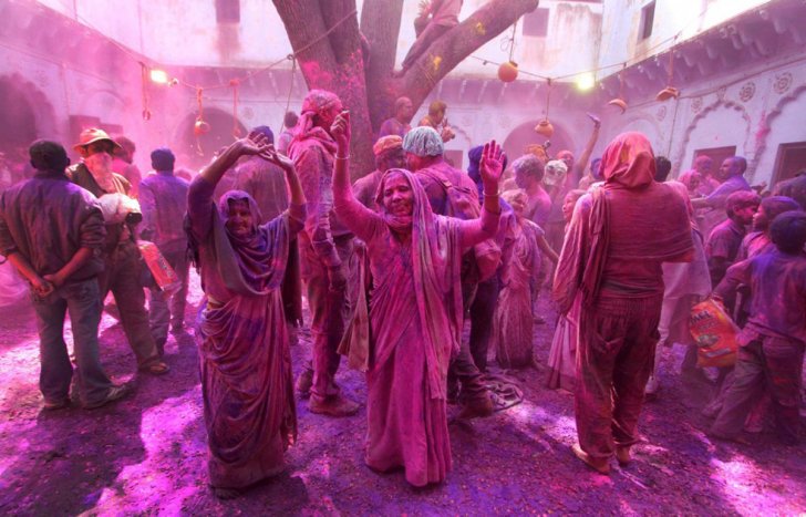 Hindistanda Holi festivalından rəngarəng Hindistanda Holi festivalından rəngarəng