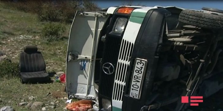 Şəkidə qəzaya uğramış mikroavtobusda xəsarət alanların şəxsiyyəti müəyyənləşib - Şəkidə qəzaya uğramış mikroavtobusda xəsarət alanların şəxsiyyəti müəyyənləşib -