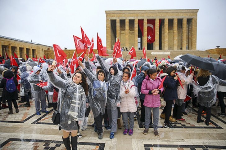 Türkiyədə Milli Suverenlik və Uşaq bayramı qeyd edilir