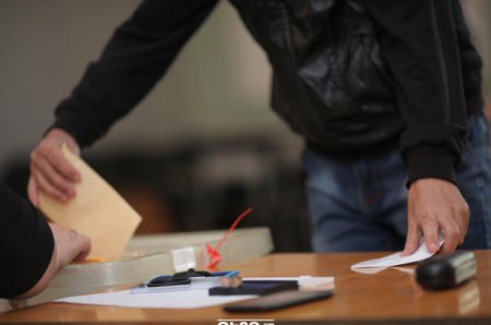 Ermənistan polisinə səsvermə zamanı 153 qanun pozuntusu barəsində xəbər verilib