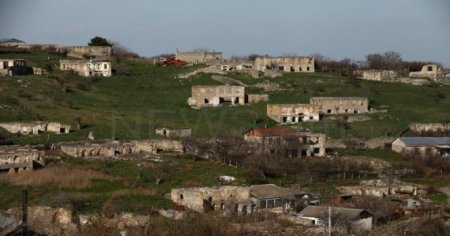 Aprel müharibəsindən sonra ermənilərin qoyub qaçdığı kənd -