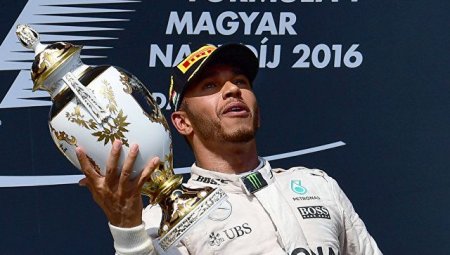 Hamilton “Formula-1” Çin Qran-prisinin ikinci mərhələsinin qalibi olub