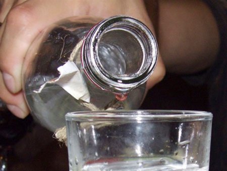 Ağsu sakini araqdan zəhərlənərək ölüb
