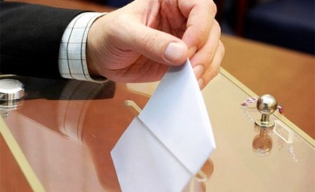 Fransada prezident seçkilərində səsvermə davam edir