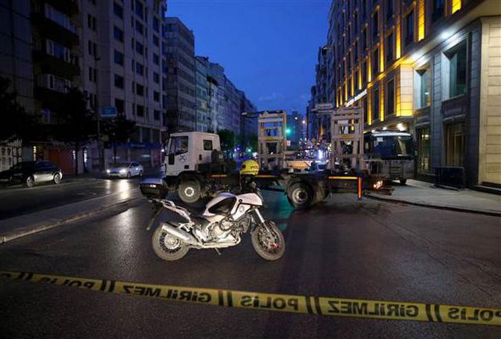 İstanbulda yollar bağlandı, Taksimdə saxlanılanlar var