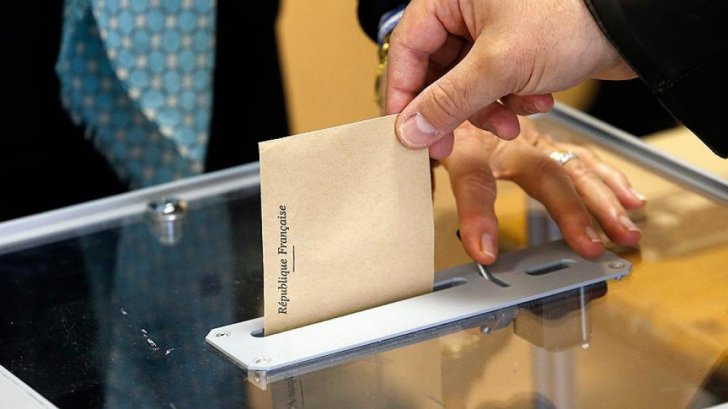 Fransada prezident seçkilərinin həlledici turu keçirilir