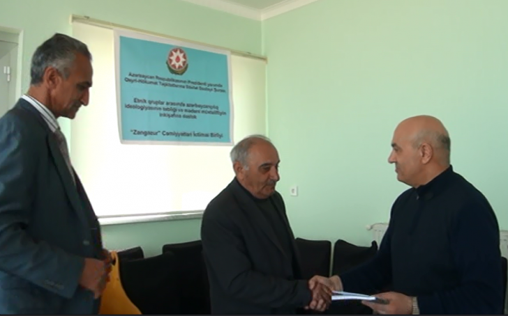 Cənub bölgəsinin 128 yazarından seçmələr bir kitabda - Cənub bölgəsinin 128 yazarından seçmələr bir kitabda -