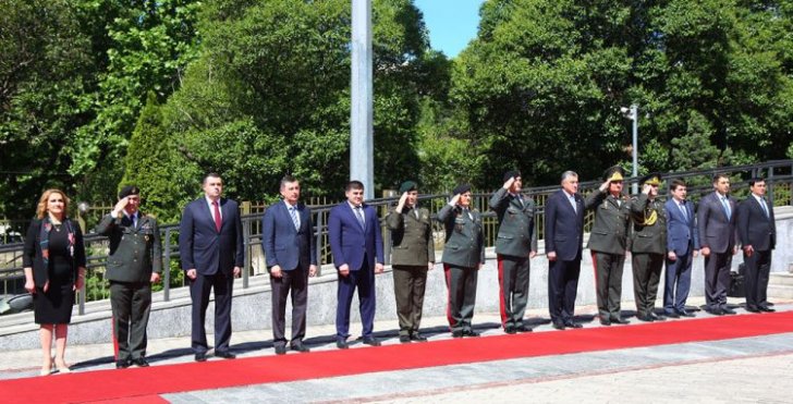 Azərbaycan və Gürcüstan müdafiə nazirlərinin görüşü keçirilib - Azərbaycan və Gürcüstan müdafiə nazirlərinin görüşü keçirilib -