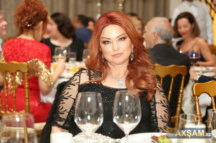 Xalq artistinin iranlı iş adamı ilə toyu - Xalq artistinin iranlı iş adamı ilə toyu -
