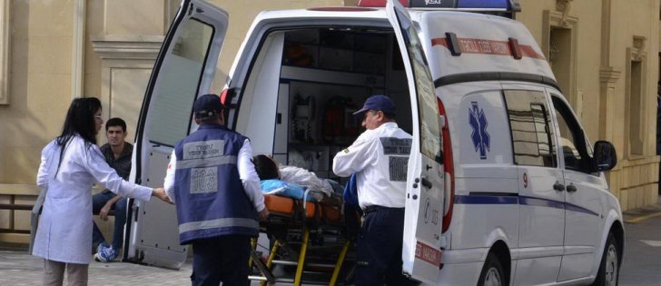 Gəncədə avtomobil küçəni süpürən qadını vuraraq öldürüb