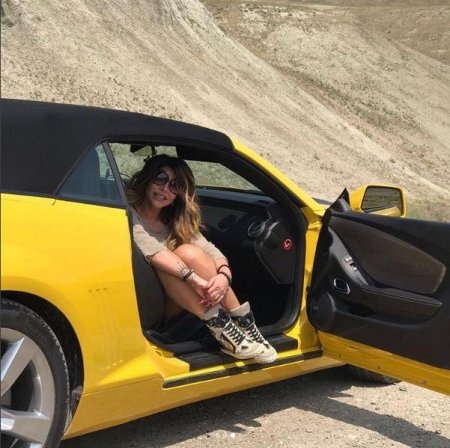 Aygün Kazımovanın şortiki və 90 minlik maşını - 