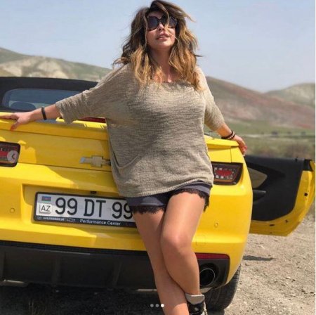 Aygün Kazımovanın şortiki və 90 minlik maşını - 