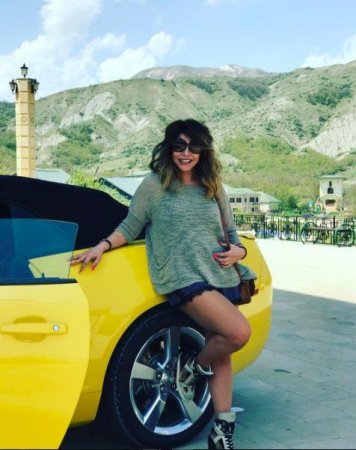 Aygün Kazımovanın şortiki və 90 minlik maşını - 