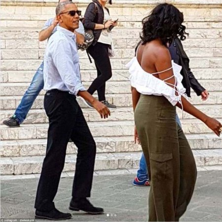 Mişel Obamanın diqqətləri çəkən geyimi -