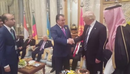 Tacikistan prezidenti Trampı "sındırdı" -