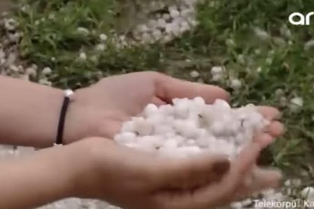 Gəncəyə yağan dolu 126 evə belə ziyan vurdu -