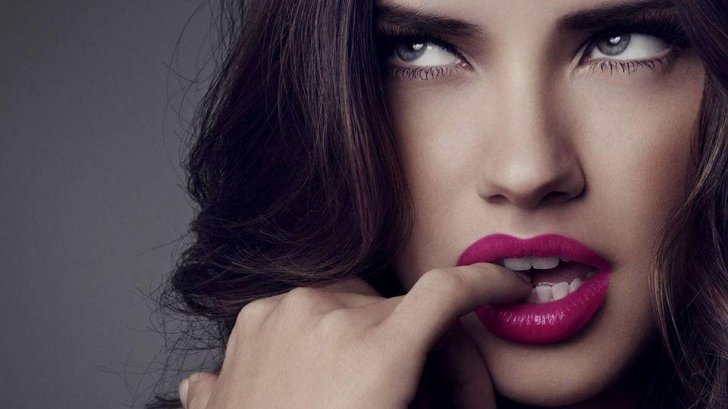 Dünya şöhrətli model özü-özünə ərə getdi -