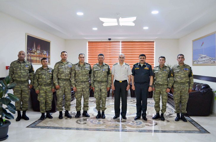 Türk general azərbaycanlı hərbçilərlə görüşüb -