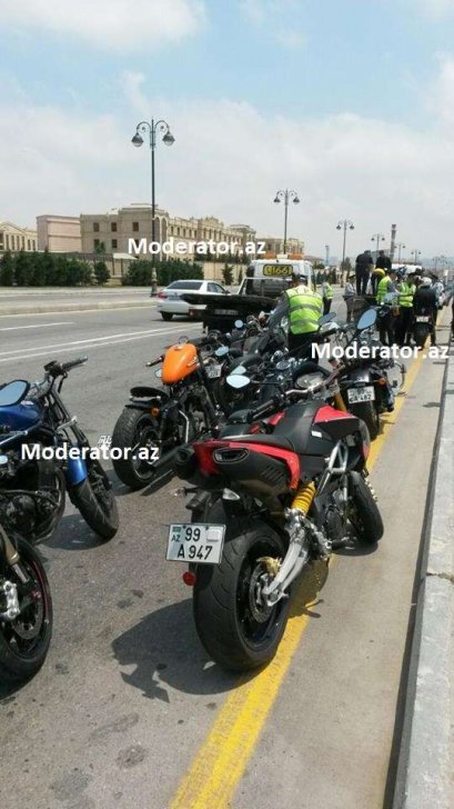 Polis Vahid Mustafayevi saxladı, avtobusa mindirib yola saldı - Polis Vahid Mustafayevi saxladı, avtobusa mindirib yola saldı -