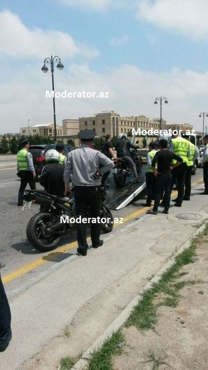 Polis Vahid Mustafayevi saxladı, avtobusa mindirib yola saldı - Polis Vahid Mustafayevi saxladı, avtobusa mindirib yola saldı -