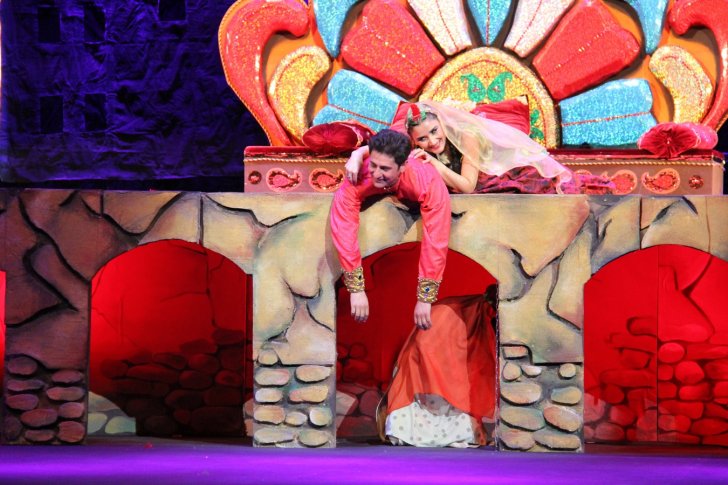 DTX sədri Musiqili Teatrda “999-cu gecə” tamaşasına baxdı DTX sədri Musiqili Teatrda “999-cu gecə” tamaşasına baxdı
