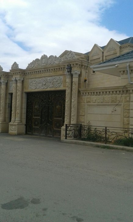 Nizaməddin Quliyevin villası... və rayonun bərbad yolları - Nizaməddin Quliyevin villası... və rayonun bərbad yolları -