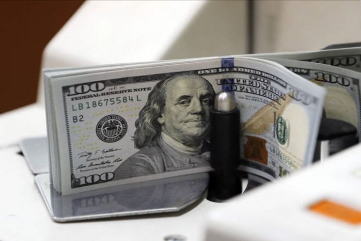 Azərbaycanda dollarla əməliyyatların həcmi 2,3 dəfə azalıb