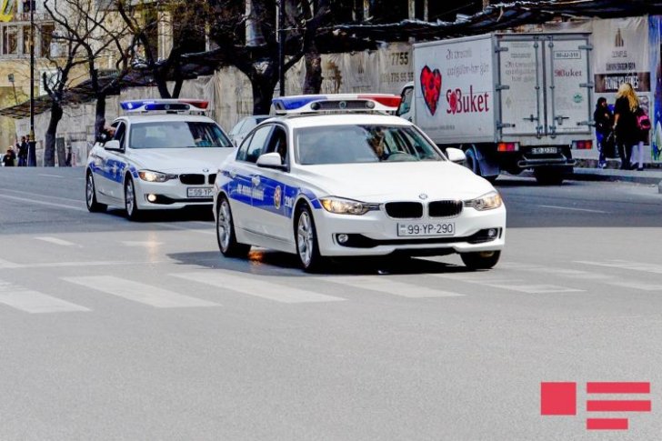Xaçmazda polis əməkdaşları qəzaya düşüb