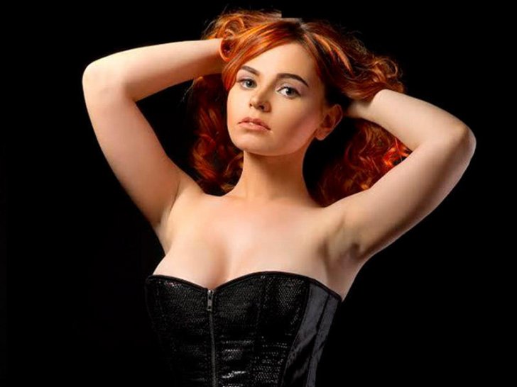 Azərbaycanlı model TAMAM SOYUNDU -