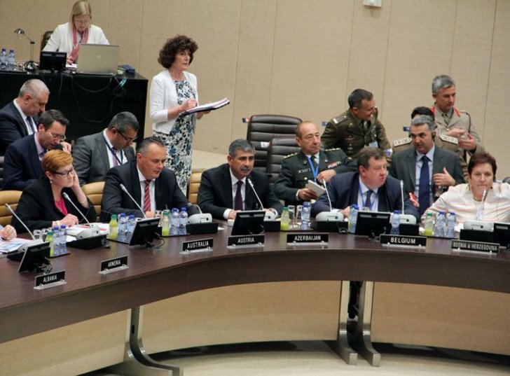 Müdafiə naziri NATO toplantısında iştirak edib -