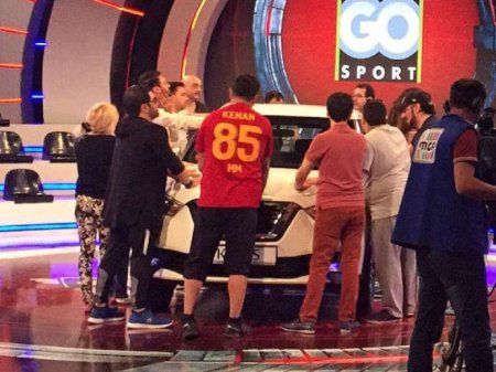 Elton "Maşın şou" ilə bağlı sirləri faş etdi -