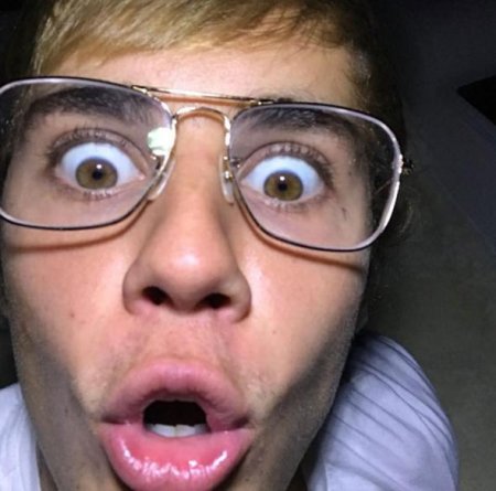 Castin Biber bu fotolarıyla 