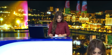 Xəzər TV-nin aparıcısının ağzına milçək girdi -