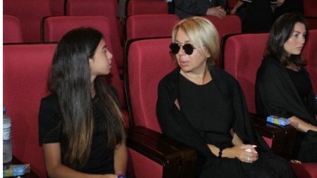 Vida mərasimində Safuranın yoldaşının əlini tutan qız görün kim imiş - 