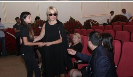 Vida mərasimində Safuranın yoldaşının əlini tutan qız görün kim imiş - 