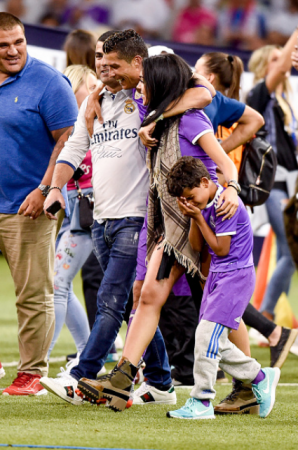 Ronaldo əkiz atası oldu -