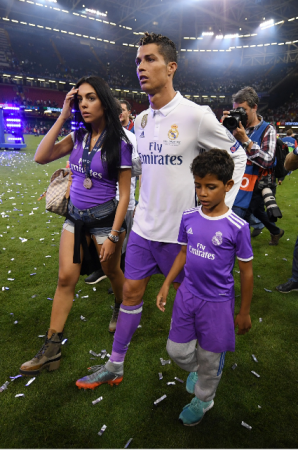 Ronaldo əkiz atası oldu -