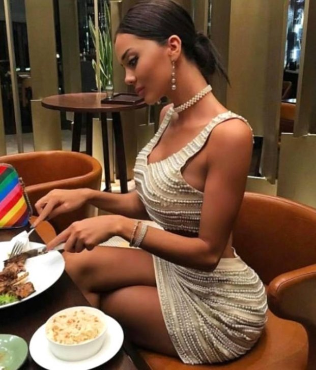 Gənc modeldən inanılmaz açıqlama: "İş adamları mənə yalvarır" - Gənc modeldən inanılmaz açıqlama: "İş adamları mənə yalvarır" -