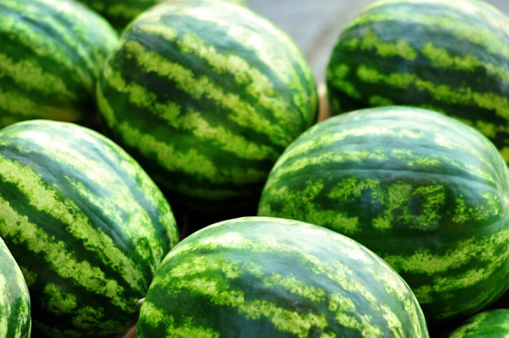 Bakıda marketdən alınan qarpız alıcını ŞOKA SALDI -