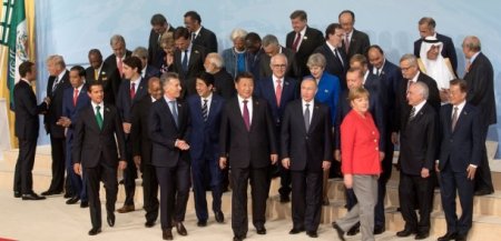 Putinlə Trampın görüşündən ilk görüntülər -