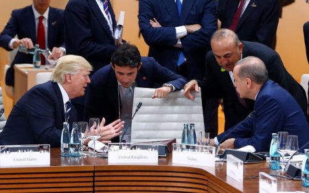 Putinlə Trampın görüşündən ilk görüntülər -