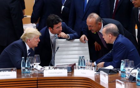 Putinlə Trampın görüşündən ilk görüntülər -