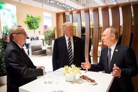 Putinlə Trampın görüşündən ilk görüntülər -
