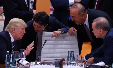 Putinlə Trampın görüşündən ilk görüntülər -